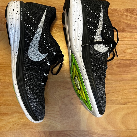 EUC Nike Flyknit Lunar 3 Men's Black Running Shoes - Picture 4 of 7